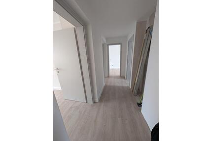 Erstbezug nach Sanierung, 3-R-Wohnung in der Völkerfreundschaft - Zeitz