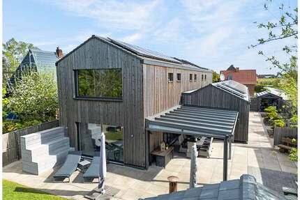 Haus zum Kaufen in Hollern-Twielenfleth 1.599.000,00 € 304.6 m²