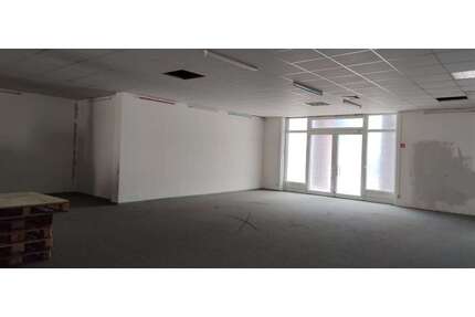 Einzelhandel in Bitterfeld-Wolfen 915,00 € 262.5 m²