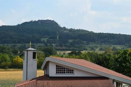 4-Zimmerwohnung in einer ruhigen Seitenstraße von Bad Staffelstein mit Blick zum Staffelberg.