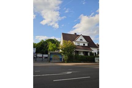 Einfamilienhaus mit Garten und Garage in Bergisch Gladbach Gronau