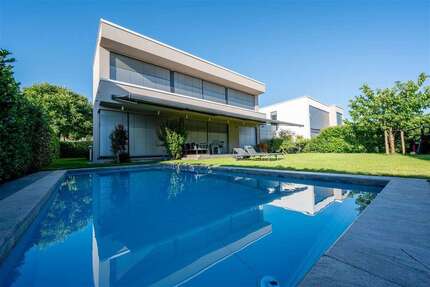 Haus zum Mieten in Frankfurt am Main 8.500,00 € 284 m²