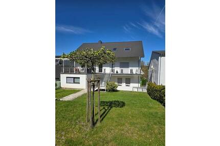 Moderne DG-Wohnung mit Einbauküche und schönem Garten - Kirkel Kirkel-Neuhäusel
