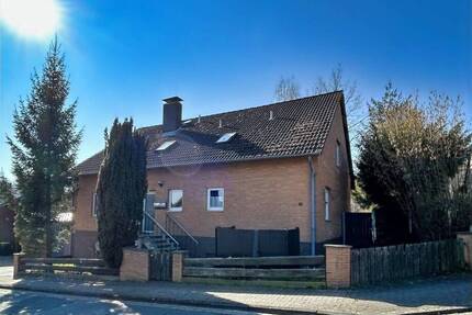 Einfamilienhaus mit Einliegerwohnung und großem Grundstück in Salzgitter-Gebhardshagen