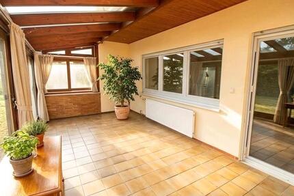Helle, zentrale 3-Zi.-Gartenwhg., beheiztem Wintergarten & Garage - Pyrbaum