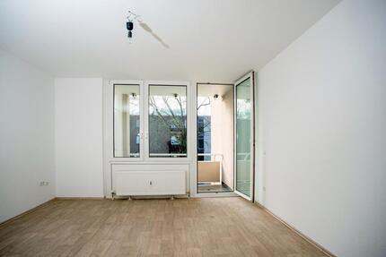 ** Modern sanierte 2-Zimmer-Wohnung mit schöner Loggia ** - Duisburg Essenberg