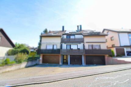 Sonnenenergie trifft Wohnqualität - Stilvolles Reihenhaus mit Ausbaupotenzial und Charme - Tiefenbronn
