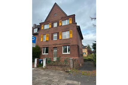 Entkerntes Dreiparteienhaus in Bonn Gronau zu verkaufen