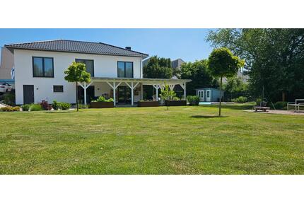 Exklusive Stadtvilla mit Pool und großem Garten - Stadtilm