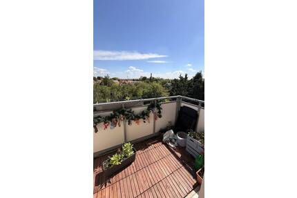 Wohnkomfort für die ganze Familie - Stilvolle 5-Raum-Wohnung mit Balkon & Blick ins Grüne in Markranstädt!