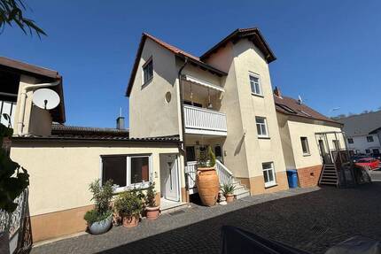 **Zwei-Familien-Wohnhaus mit Einliegerwohnung und Scheune in Ortslage** - Freigericht Altenmittlau