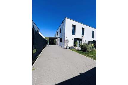 Haus zum Kaufen in Isernhagen 560.000,00 € 125 m²