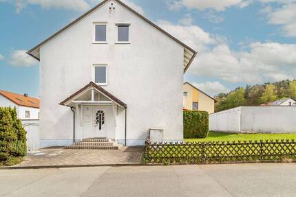 Hübsche gemütliche Dachgeschosswohnung - Bayreuth / Aichig