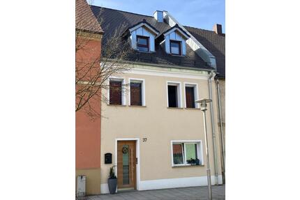 Gepflegtes Einfamilienhaus in zentraler Lage VilseckSchlicht