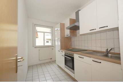 Große, helle 3-Raum-Wohnung mit Einbauküche und kleinem Balkon - Zwickau Innenstadt