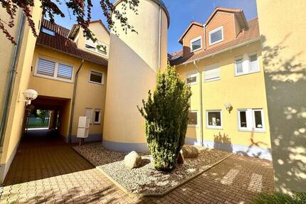 attraktive 1- Raumwohnung mit Einbauküche und Stellplatz in gepflegter Lage - Ballenstedt