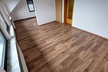 Altenkessel; schöne helle 2 Zimmer, Küche, Bad Wohnung im DG - Saarbrücken West