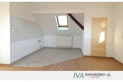 Hübsche 1-Raum-Dachgeschoss-Wohnung mit kleinem Dachbalkon in der Delle - Riesa