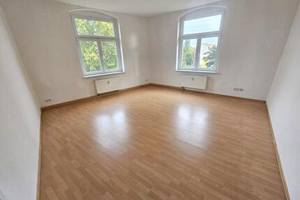 Super 2- Zimmerwohnung in Buckau inkl. Tageslichtbad mit Wanne + Abstellraum + Laminat & Fliesen - Magdeburg
