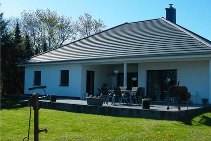 Schöner massiver Bungalow nahe Naturpark, ruhig, großer Garten - Ferdinandshof