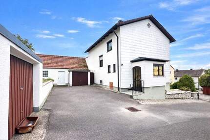 Charmantes Einfamilienhaus mit großem Grundstück und Ausbaupotenzial in Wolnzach!