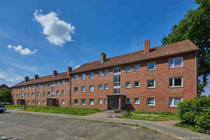 Schöne 3 12 Zimmerwohnung im Erdgeschoss mit Balkon - Neumünster Stör