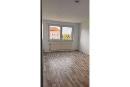 Wohnung zum Mieten in Mücheln 266,00 € 69.02 m²