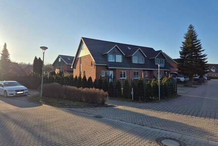 Modernisiertes Reihenendhaus mit durchdachter Raumaufteilung auf drei Ebenen - Bad Kleinen