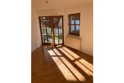 Helle Sonnige 2-Zimmer-Wohnung mit Stellplatz in Hillstett Rötz