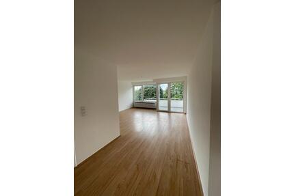 Helle 4-Zimmer-Wohnung Endetage mit zwei Balkonen in Reinbek