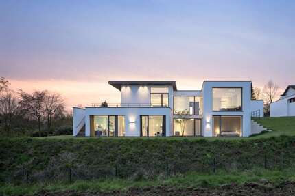 Haus zum Kaufen in Ratingen - Hösel 2.190.000,00 € 360 m²