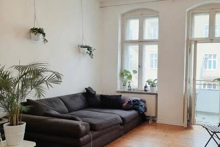 2-Zimmer Altbau Wohnung in Berlin-Friedrichshain mit hohen Decken