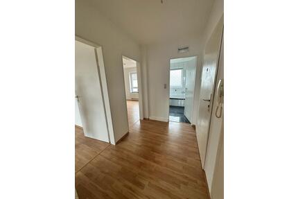 Gepflegte 2-Zimmer-Wohnung im 2. OG mit Balkon in Flomersheim - Frankenthal (Pfalz)