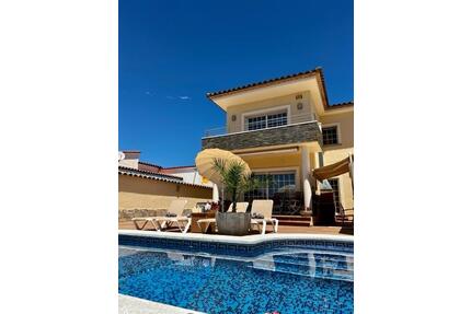 **Luxuxvilla mit eigenem Pool in Empuriabrava** - Wesel Bislich