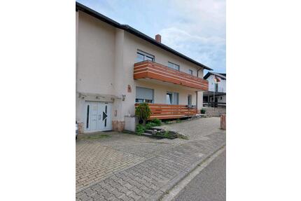 1.200 € Tolle 5 Zimmer Wohnung 120 m2 - Sinsheim