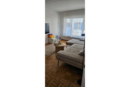 2- Zimmerwohnung nahe Mainufer Flörsheim Parkett, EBK, ab Mai - Flörsheim am Main