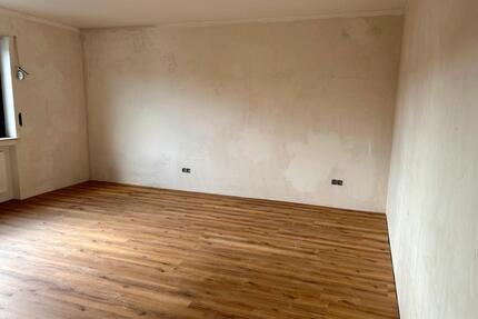 Wohnung zu vermieten - 140 qm - Erstbezug nach Renovierung - Hosenfeld