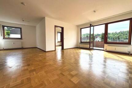 Modernisierte 4-Zimmer Wohnung in Halbhöhenlage - Leonberg Ramtel
