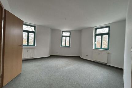 ***Helle DG-Wohnung in Altendorf – in Renovierung, neuer Laminatboden*** - Chemnitz