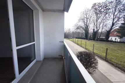 Familienwohnung im Erdgeschoss mit Blick ins Grüne und Einbauküche! - Lutherstadt Eisleben