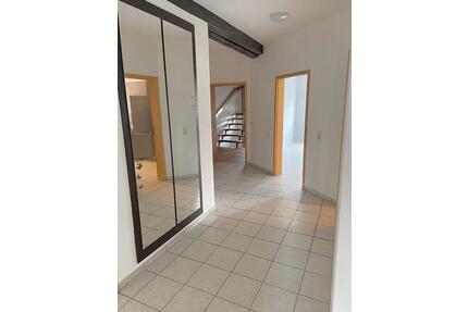 Helle & großzügige 4-Zimmer-Wohnung mit Balkon - Nidda