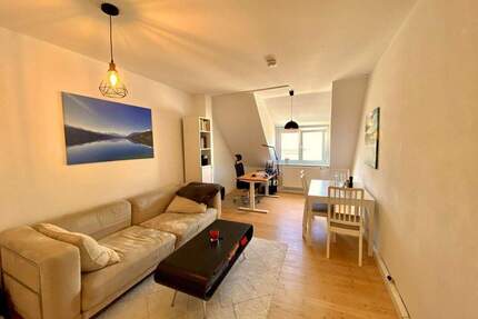 Untermieter gesucht: Möblierte 2-Zimmer Dachgeschoss Wohnung, direkt an der Isar mit TG-Stellplatz - München Untergiesing-Harlaching