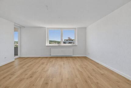 Großzügige, helle Familienwohnung mit Westbalkon und tolle Aussic - Böblingen
