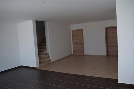 Reihenmittelhaus mit Garten und Garage in Hanglage ab 01.12.26 - Burgkirchen an der Alz