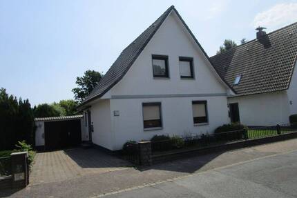 Nordseeheilbad Cuxhaven: Stadtteil Altenbruch Einfamilienhaus mit Garage, Wintergarten sowie Werkstatt & Gewächshaus