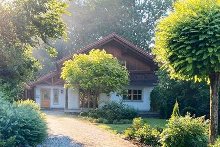 Idyllisch gelegenes Einfamilienhaus mit Einliegerwohnung - Pressath