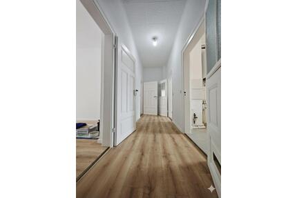 Schöne ruhige Altbauwohnung -Erstbezug nach umfassender Sanierung - Geithain