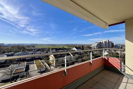 Großzügige 4,5-Zimmer-Wohnung mit Südbalkon, Fernblick und Tiefgaragenstellplatz - Kornwestheim