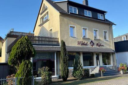 Dreifamilienhaus mit vielfältigen Gewerbemöglichkeiten im Erdgeschoss - Freital