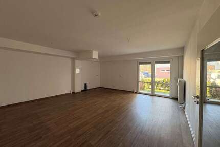 Wohnung zum Mieten in Schwarze Pumpe 440,25 € 67.73 m²